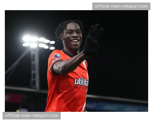 警方通报:一名男子因在社交媒体上对英超球员进行种族歧视威胁被捕 警方通报:一名男子因在社交媒体上对英超球员进行种族歧视威胁被捕